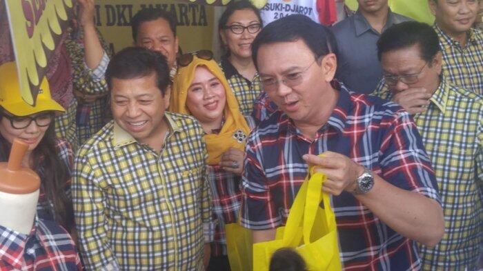 Pakai Baju Kotak-kotak Kuning, Setya Novanto Temani Ahok Kunjungi Pasar Murah