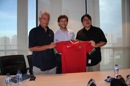 Cara Luis Milla Atasi Kendala Berkomunikasi