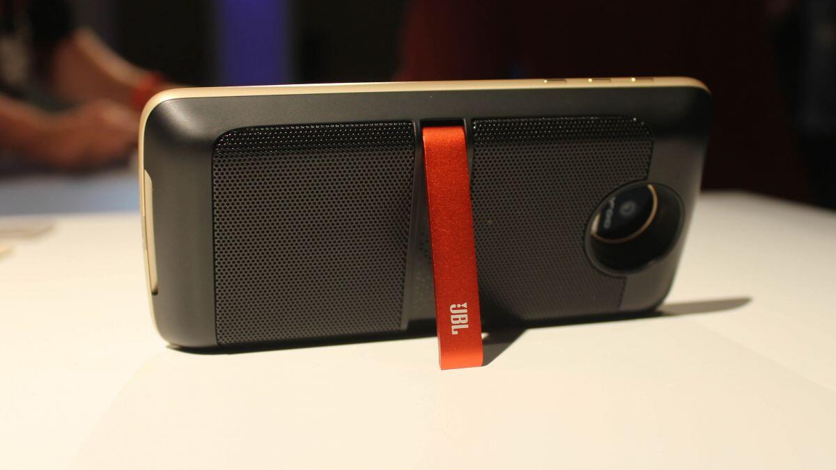 &#91;GREGETZ&#93; Fitur Keren Moto Z Ini Bisa Bantu Ane Lestarikan Budaya Indonesia 