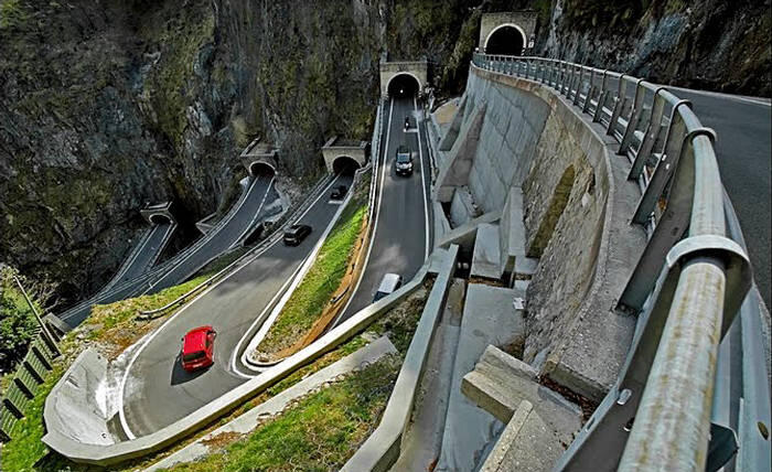 San Boldo Pass, Terowongan yang Bertingkat