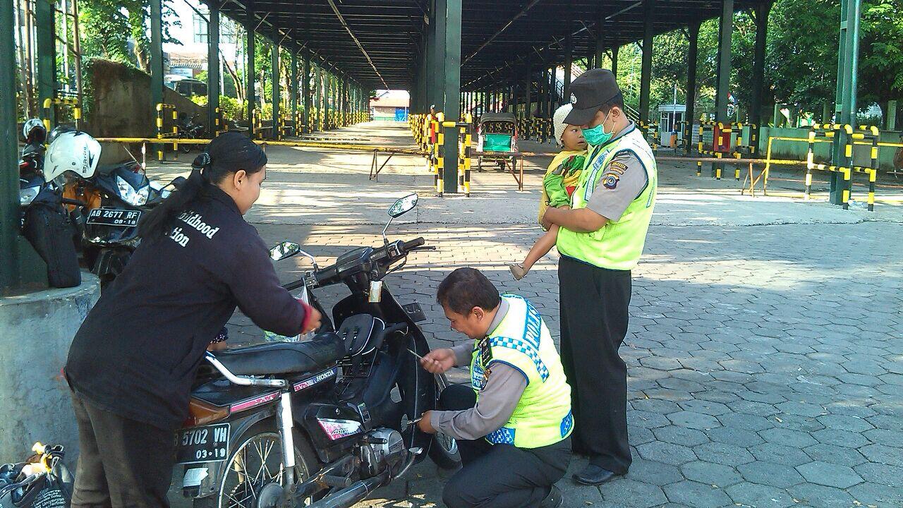  &#91;INSPIRATIF&#93; Sosok Polisi-Polisi Baik dan Berhati Malaikat