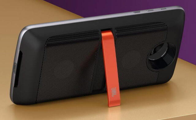 &#91;GREGETZ&#93; Lupakan beban saat perjalanan dengan Power Pack Mod dari Moto Z