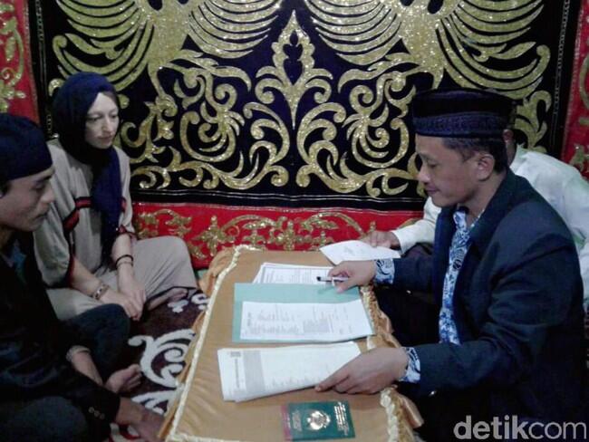 Pernikahan Pemuda Desa di Sulsel dan Bule Jerman yang Jadi Perhatian