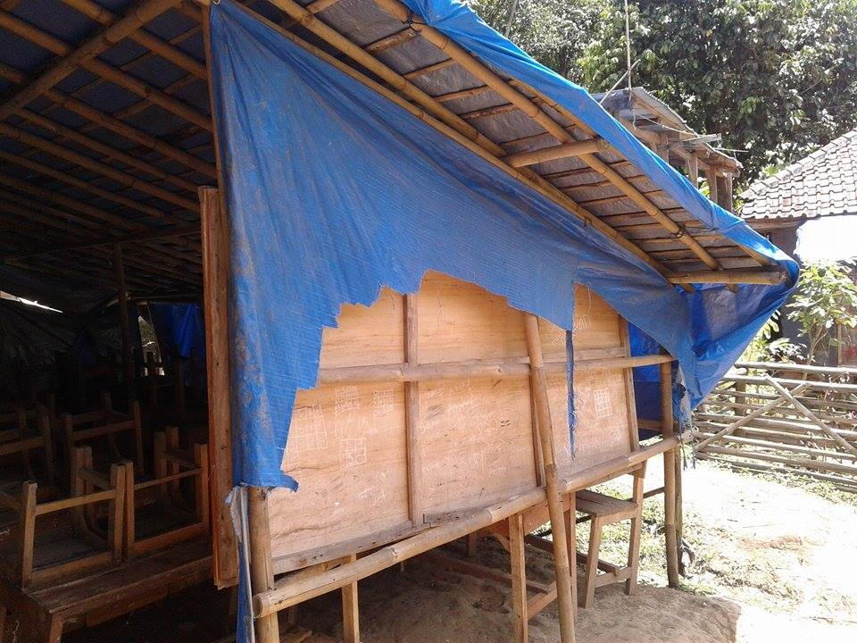 Di Kab. Bogor Masih Ada Sekolah Beralas Tanah, Beratap Terpal