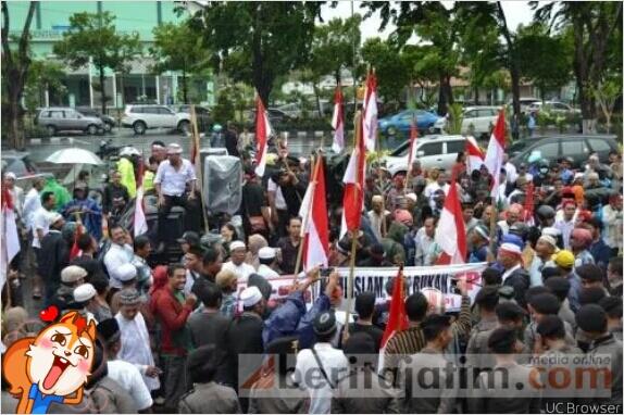 #Ribuan Massa FKUB Jatim Aksi Damai Tolak Habib Rizieq