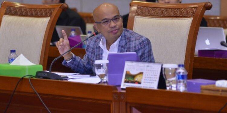Desmond sindir Patrialis: Negarawan masih mengais-ngais gitu lho