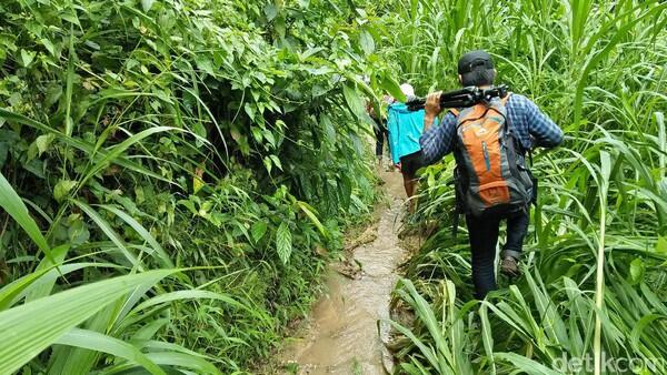 Ini Spot Instagenic di Sulawesi Tengah, Air Terjun Ayus
