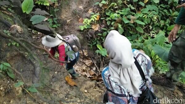 Ini Spot Instagenic di Sulawesi Tengah, Air Terjun Ayus