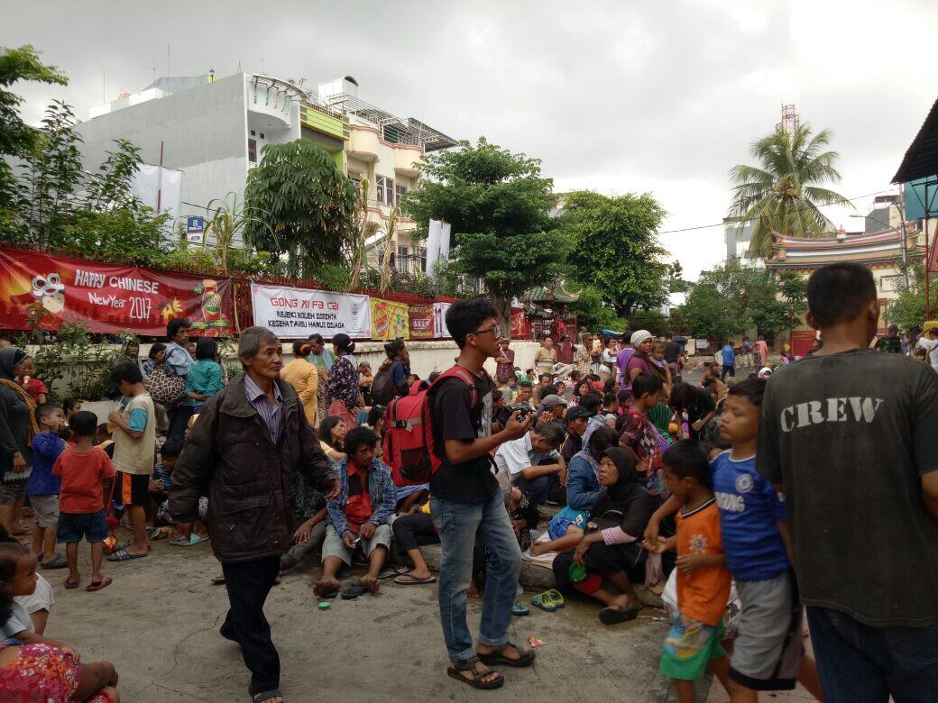 Jelang Sore, Vihara di Petak 9 Masih Ramai Dikunjungi