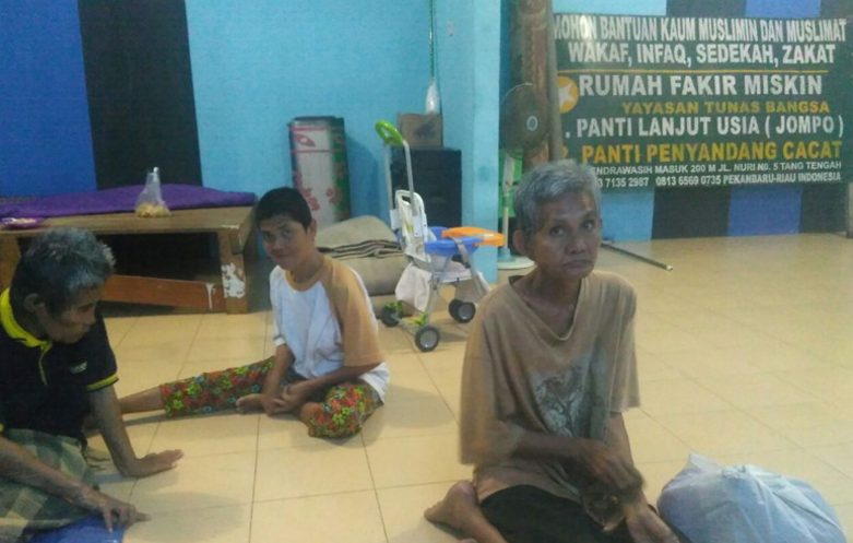 Ditelantarkan, 32 Orang di Panti Jompo Pekanbaru Dievakuasi