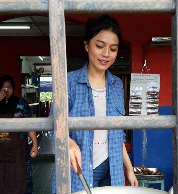 Wajah Cantik Tukang Masak Warteg (IGO Gan)