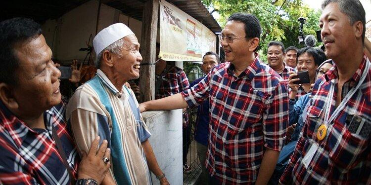 Seorang Marbot di Kepulauan Seribu Tiba-Tiba Peluk Ahok