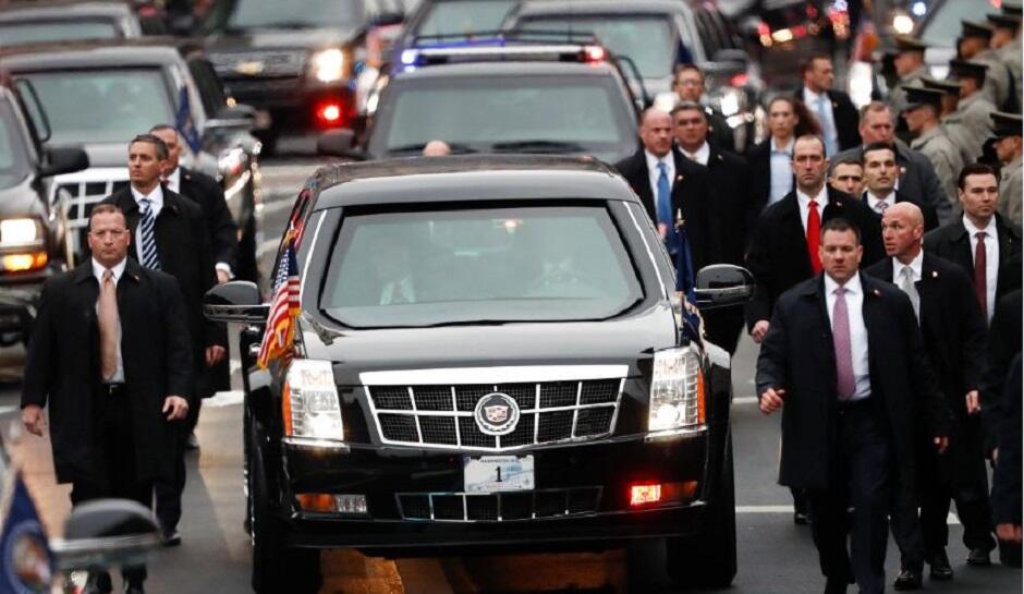 Benarkah Secret Service Donald Trump Punya "Tactical Fake Arm?"