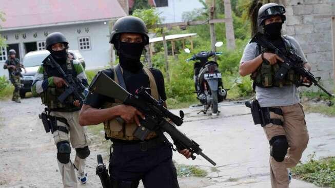 Densus 88 Geledah Rumah Terduga Teroris Ngawi