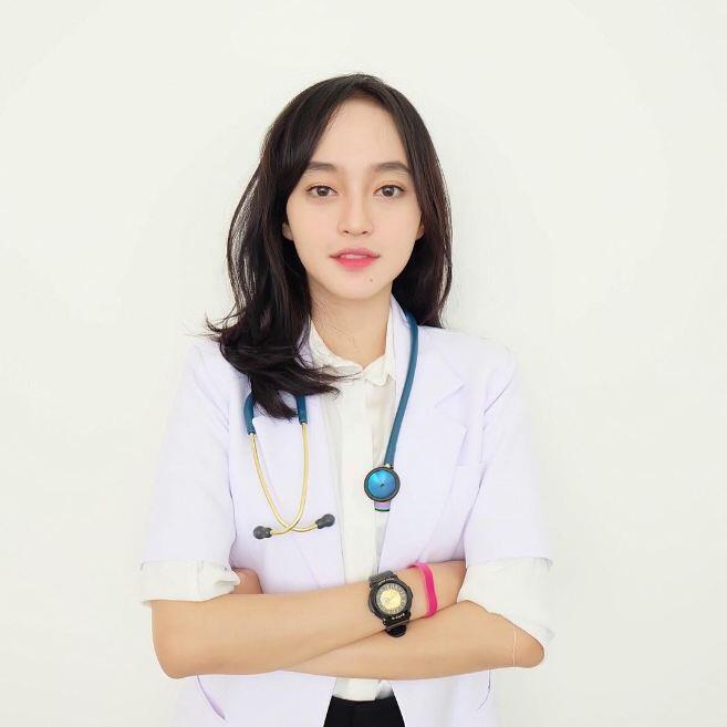 Dokter muda ini cantiknya bikin cowok 'pengen disuntik' berkali-kali