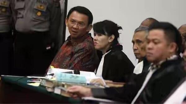 Hakim Tegur Pengacara Ahok agar Tidak Membentak Saksi