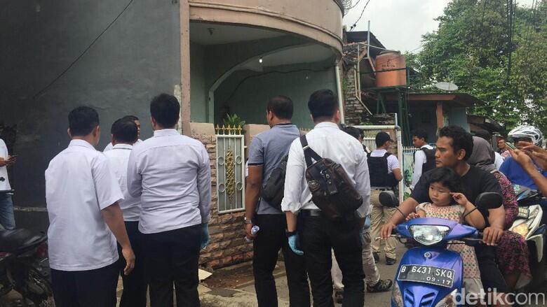 Polisi Buka Paksa Rumah Firza Husein, Tukang Kunci Dipanggil