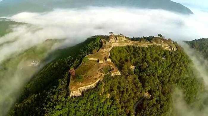 Takeda Castle: Reruntuhan Istana di Atas Awan