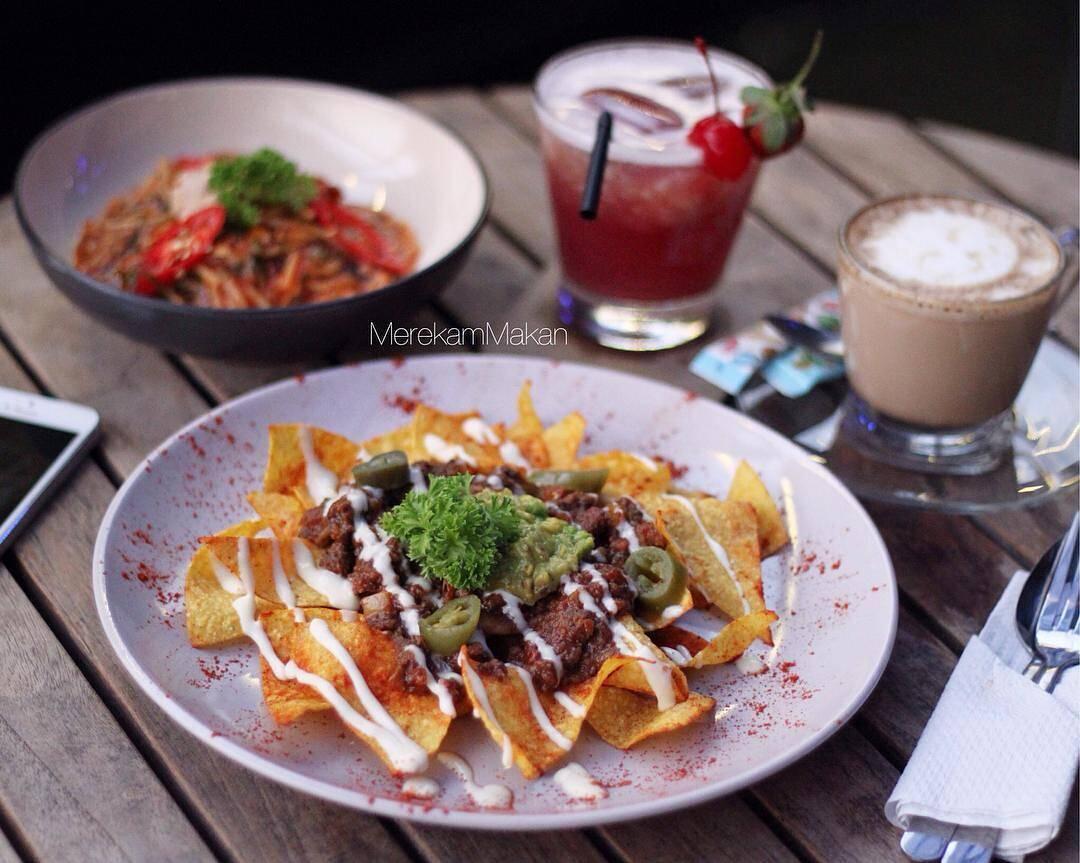  Unik Banget! Cuman Makan di Sini Kamu Bisa &quot;Terbangkan&quot; Lidahmu