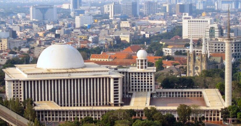 Deretan Masjid di Pulau Jawa yang Wajib Kamu Kunjungi