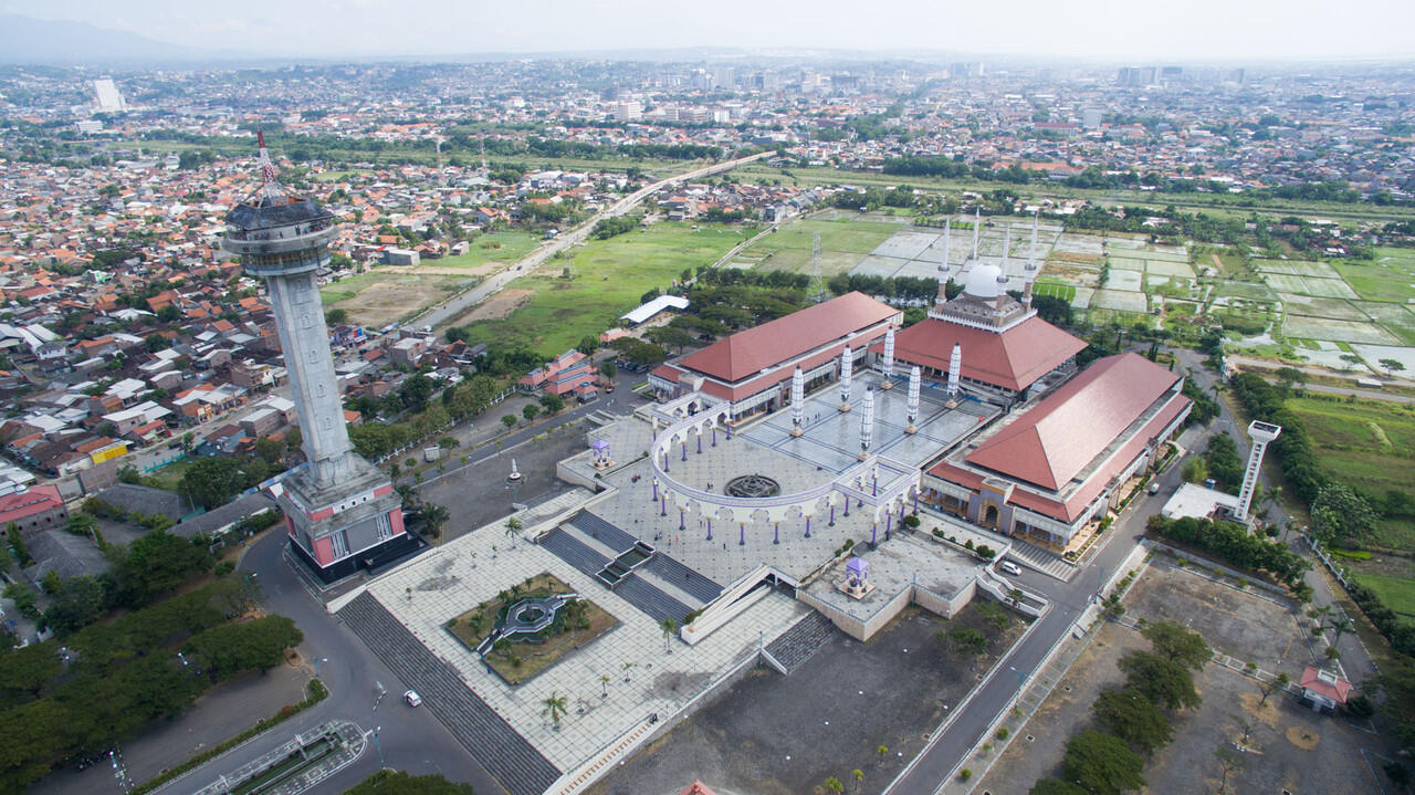 Deretan Masjid di Pulau Jawa yang Wajib Kamu Kunjungi