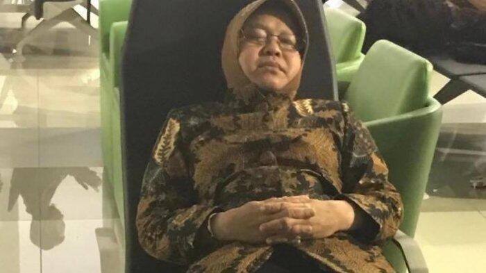 Heboh Foto Risma Tidur di Kursi Bandara, Komentar Menggelitik Netizen Ini Bikin Gemas