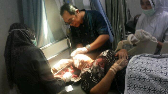 Selain Dibacok, Dua Gelang Emas Dua Ons Milik Perempuan Ini Dibawa Kabur