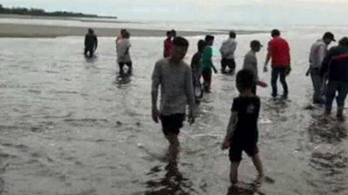 Polisi dan Tentara Berjaga di Pantai Dusun Muara Usai Isu Adanya Harta Karun