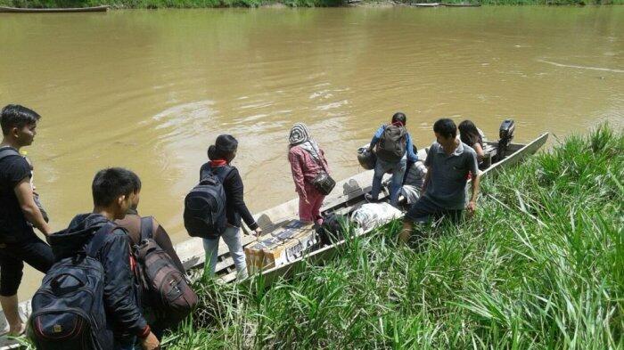 Warga Desa Emponyang Merasa Belum 'Merdeka'