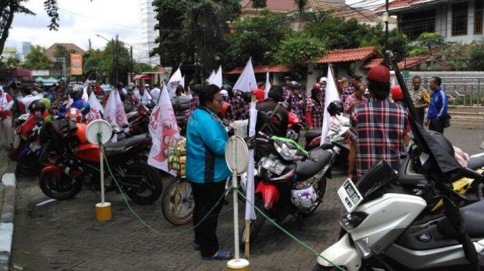 Pendukung Ahok dan Anies Kumpul di Depan Markas Agus, Ini Mau Mereka