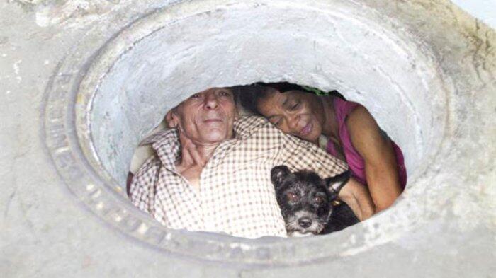 Sejoli Tinggal di Selokan selama 22 Tahun, tapi Isi di Dalamnya Sungguh Mengejutkan