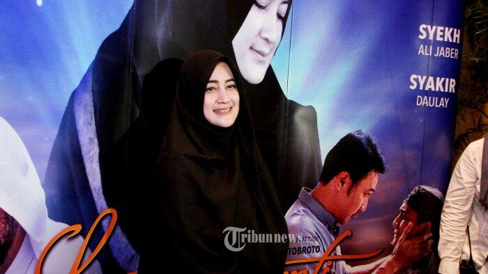 Umi Pipik Khawatir Gosip Pernikahannya Ganggu Psikologi Anak-anak Uje