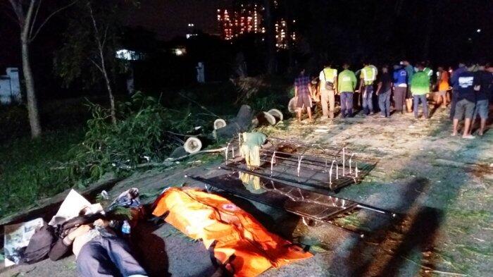Dua orang Tewas Akibat Tertimpa Pohon Tumbang di Depok