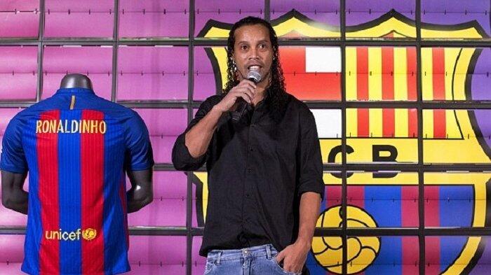 Usai Melanglang Buana, Ronaldinho Akhirnya Kembali ke Barcelona