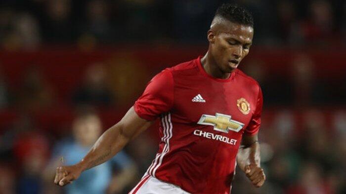 Geser Phil Jones dan Rashford, Valencia Jadi Pemain Terbaik MU Bulan Januari