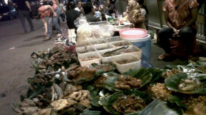 Lesehan TM Blok M Square Jadi Pilihan Cicipi Menu Kuliner Nusantara