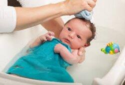 Bayi yang Baru Dilahirkan Sebaiknya Tak Langsung Dimandikan