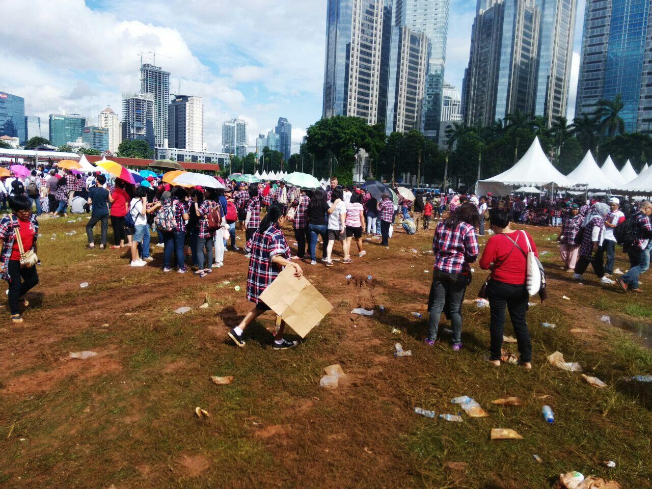 Aduh... #KonserGue2 Ahok-Djarot Sisakan 100 Ton Sampah