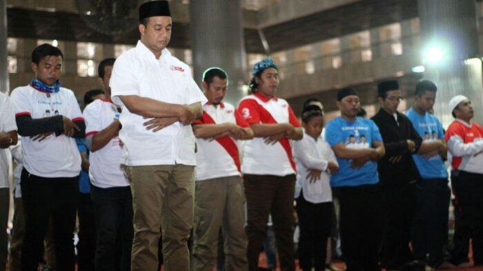 Anies Jalan Kaki dari Masjid Istiqal Menuju Kampanye Akbar