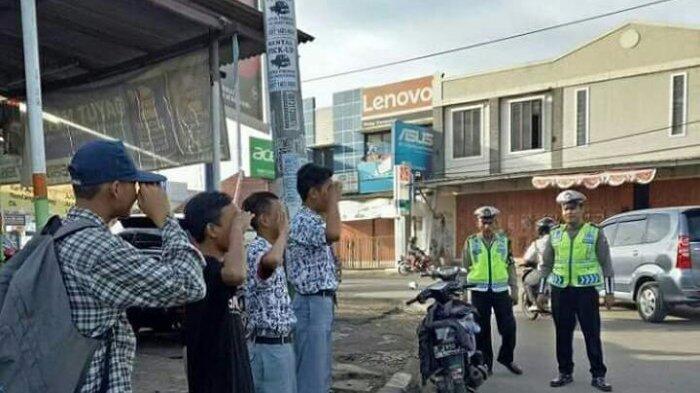 Berkendara Tanpa Helm, Lihat Hukuman yang Diberikan Polisi Kepada Siswa Ini