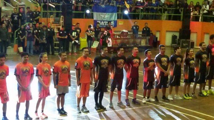 Basket Bareng Pelajar, AHY Dua Kali Memasukkan Bola