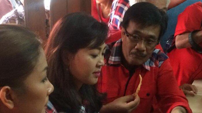 Djarot Bareng Istri Makan Tempe di Warteg, Pelayannya Gugup
