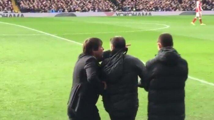 Ya Ampun, Conte Tetap Ngamuk ke Asistennya Meski Chelsea Bungkam Arsenal
