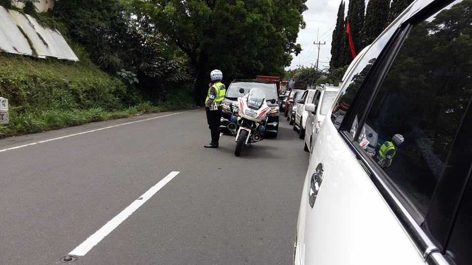 PENGENDARA INI JADI KORBAN KEKERASAN VOORIJDER &#91;POLISI APA PREMAN?&#93;