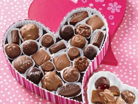 5 Barang paling laris dibeli saat Hari Valentine