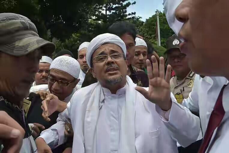 Hardline Indonesian cleric faces sex chat allegations