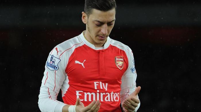 Barcelona Dikabarkan Akan Merekrut Mesut Ozil