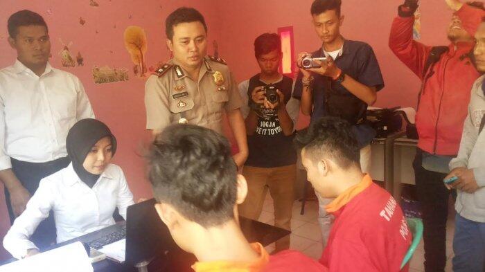 Dua Pelajar Ini Gunakan Hasil Menjambret Beli Pakaian dan Jajan