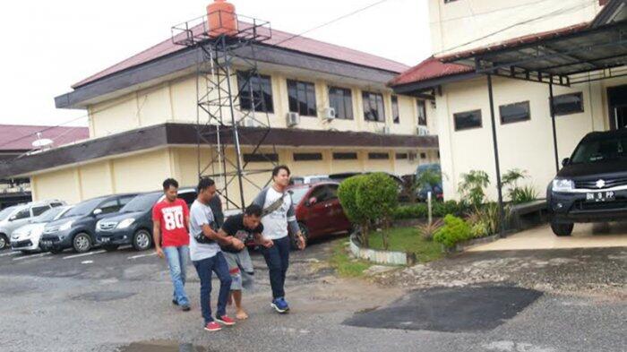 Penjahat Selicin Belut Meringis Kena Tembak Kakinya di Pantai Tanjung Pesona