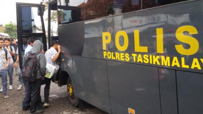 Bus Polisi jadi Angkutan Umum di Makassar